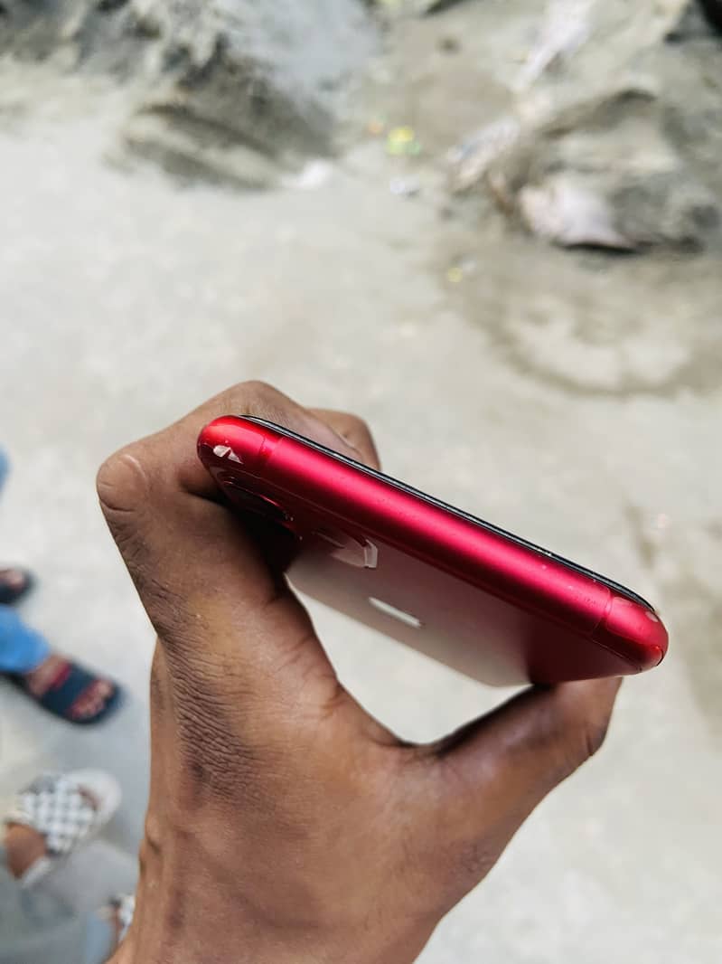Apple iPhone 11 4