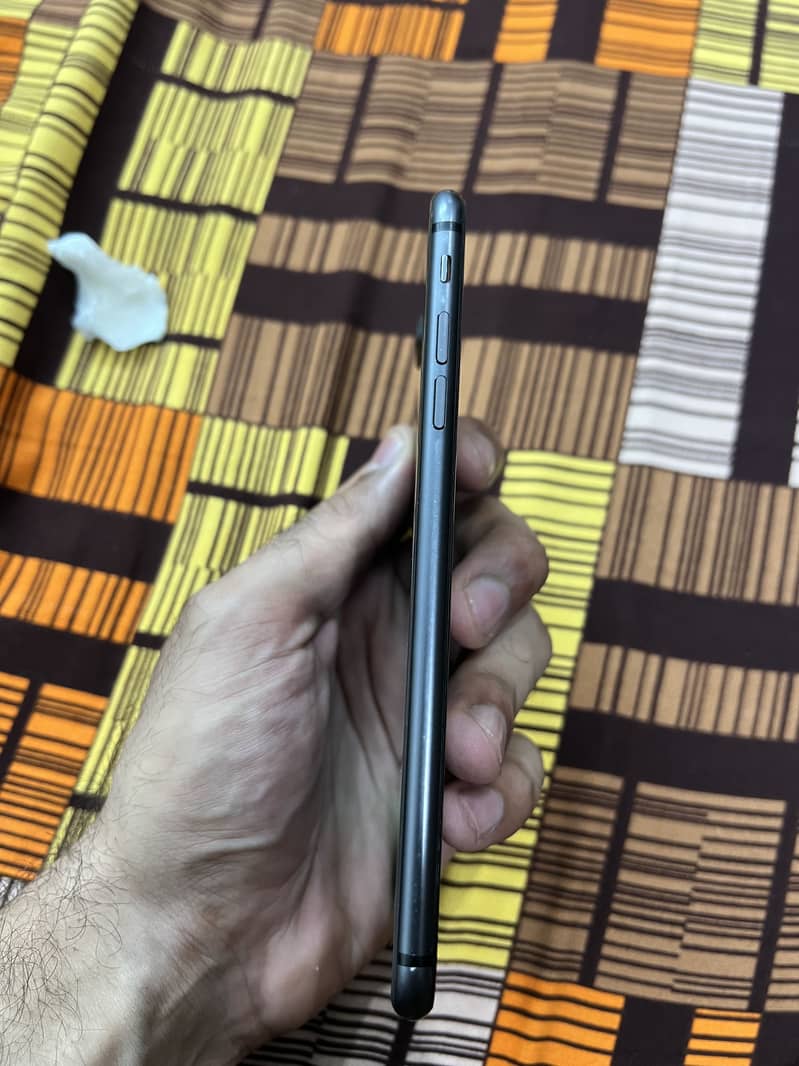 Apple iPhone 8 Plus 2