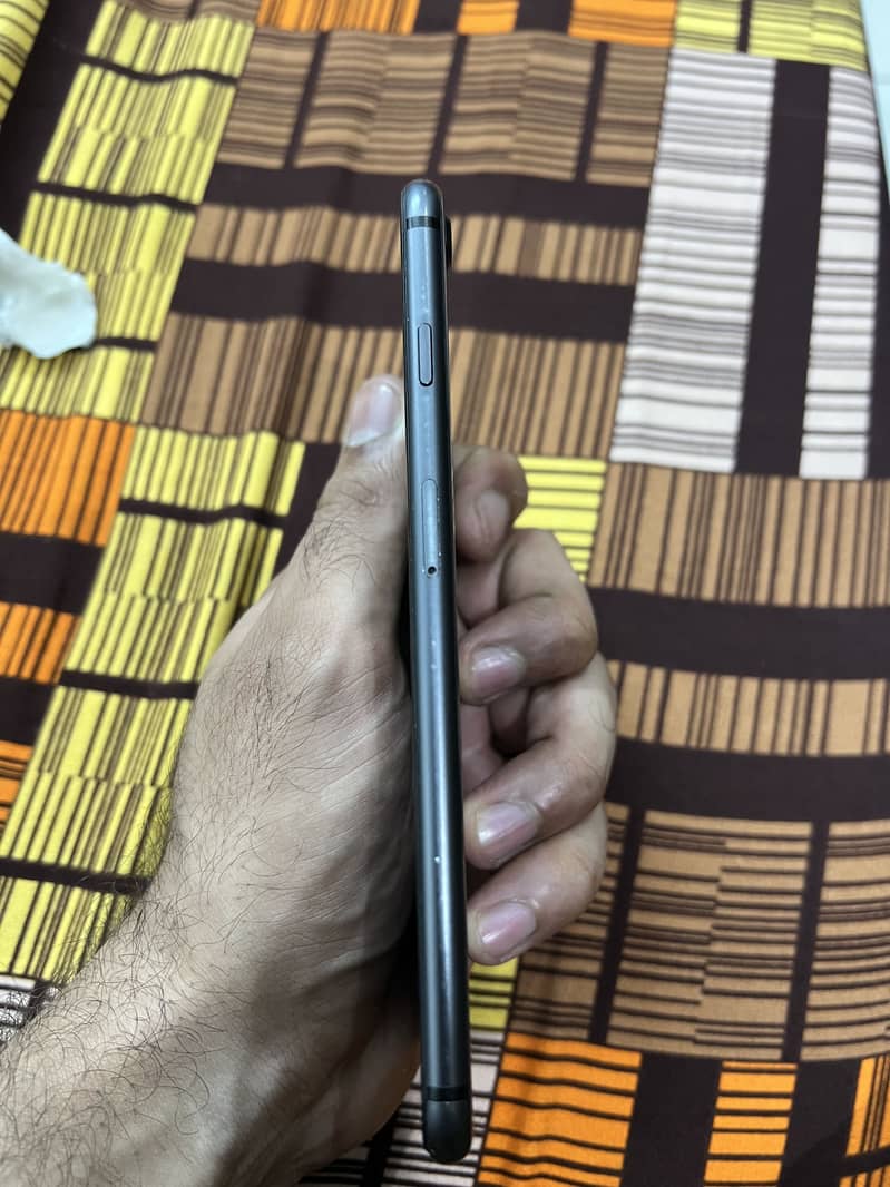 Apple iPhone 8 Plus 3