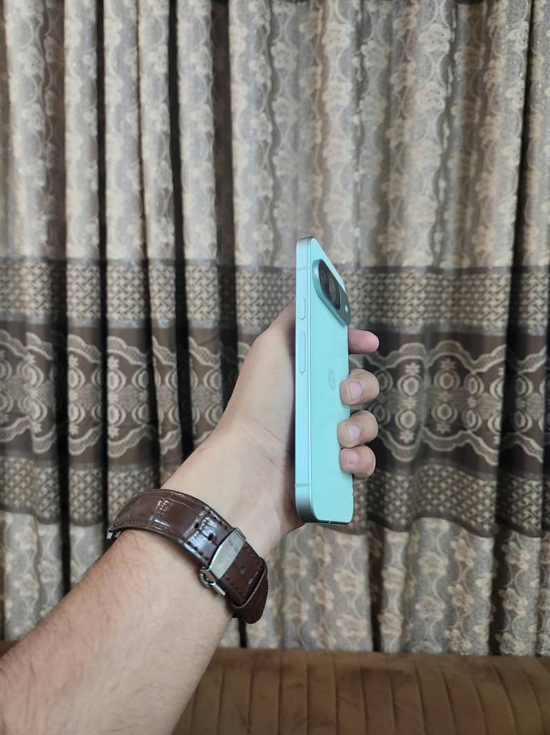 Google Pixel 9 6