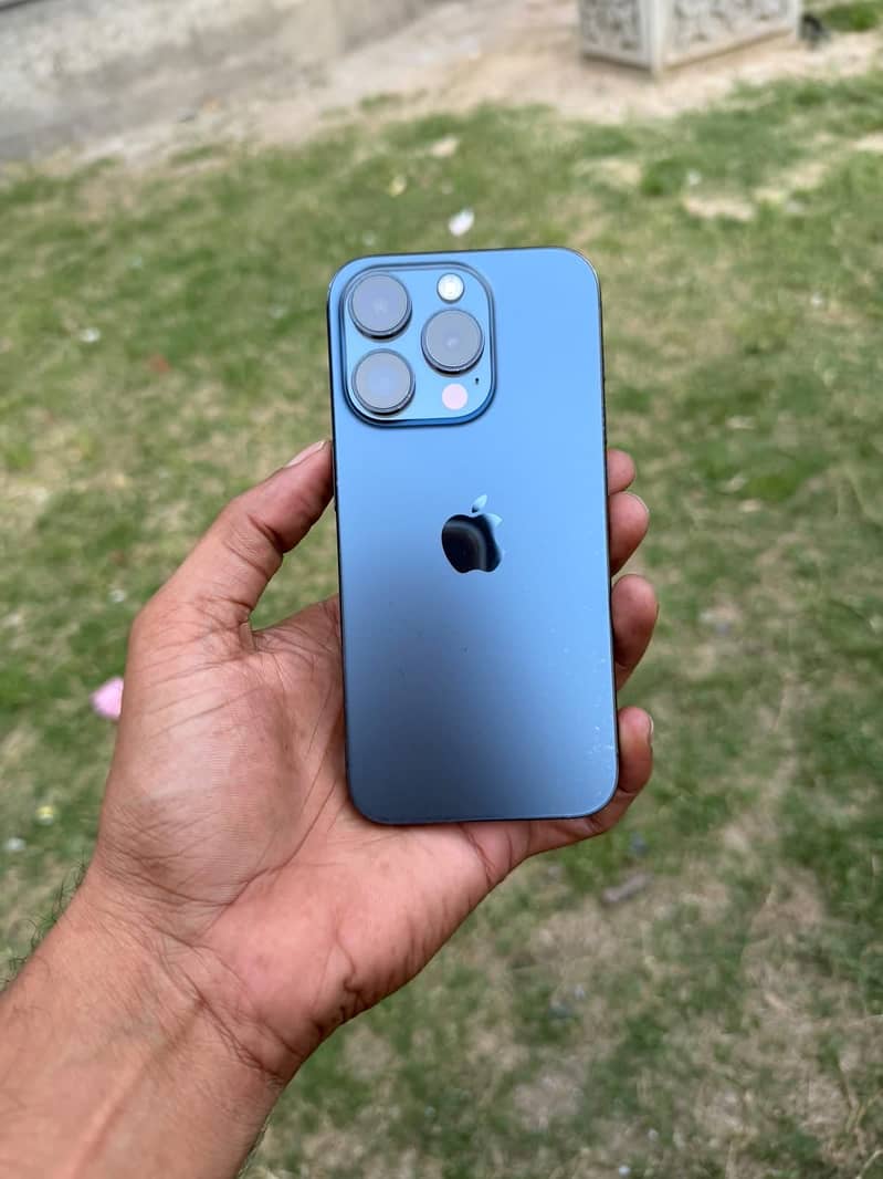 Apple iPhone 15 Pro 0