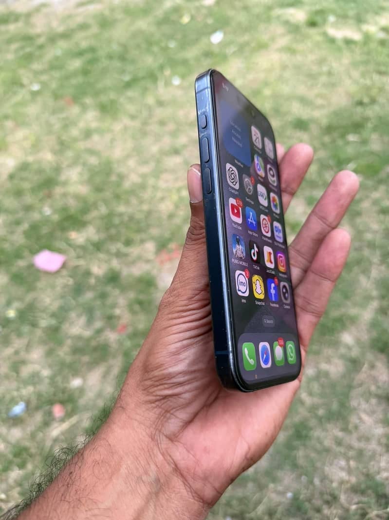 Apple iPhone 15 Pro 1