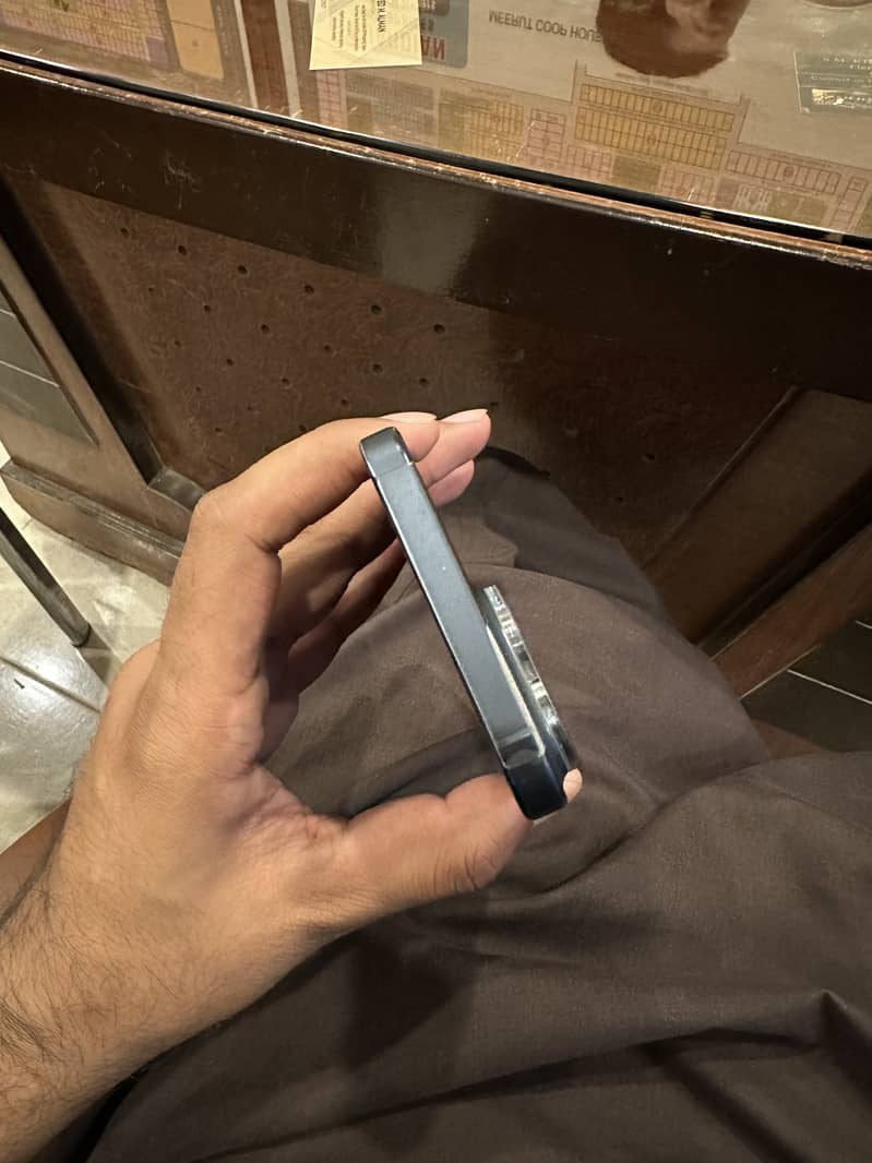 Apple iPhone 15 Pro Max 0