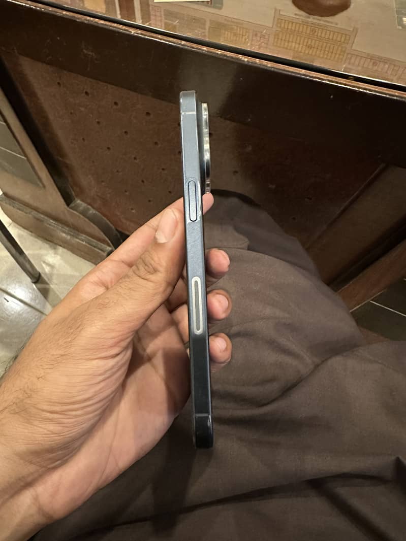 Apple iPhone 15 Pro Max 1