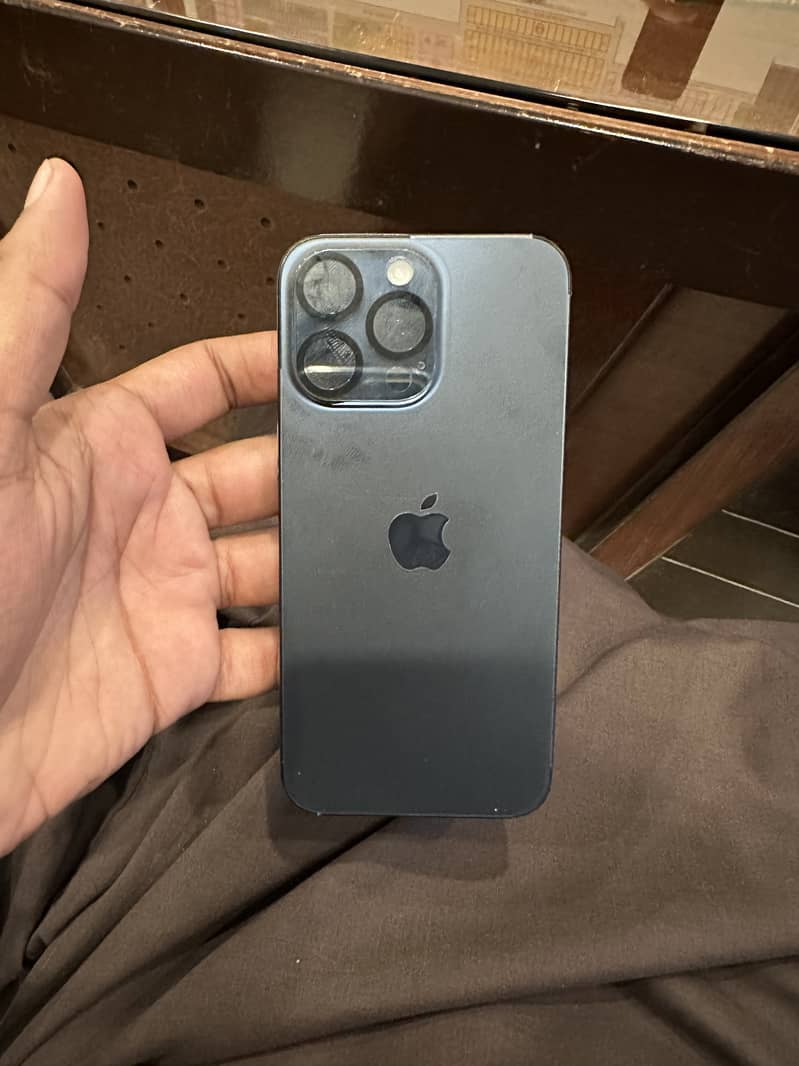 Apple iPhone 15 Pro Max 3