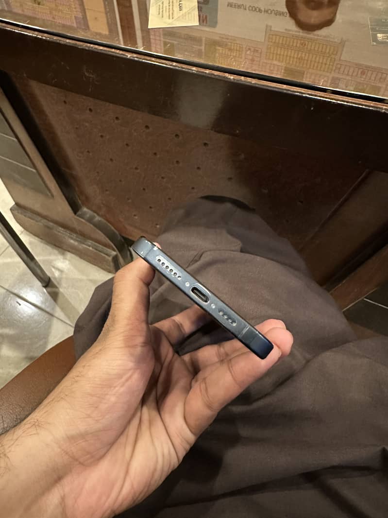Apple iPhone 15 Pro Max 4