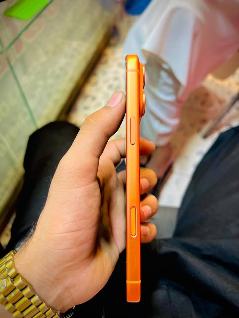 Apple iPhone 17 Pro Max 4