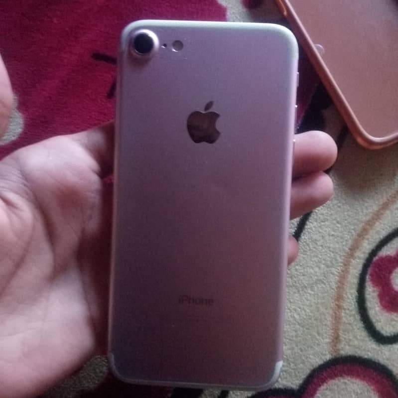 Apple iPhone 7 2