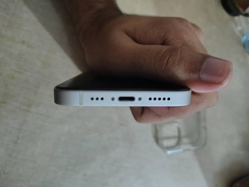 Apple iPhone 13 2