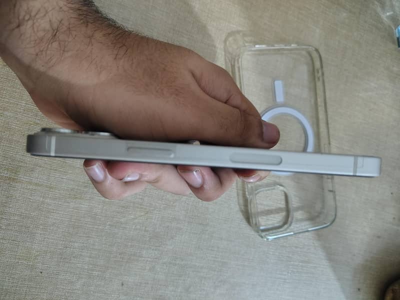 Apple iPhone 13 4