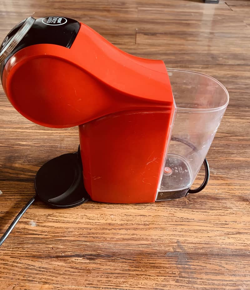 NESCAFE Dolche Gusto Coffee Machine 1