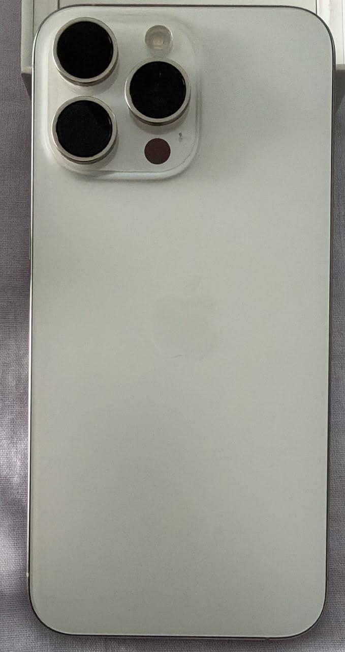 Apple iPhone 15 Pro Max 2