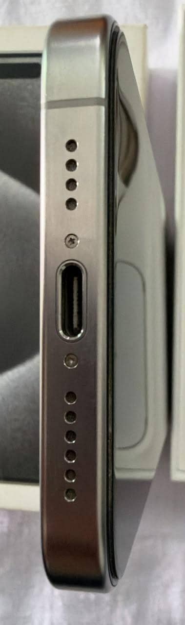 Apple iPhone 15 Pro Max 4