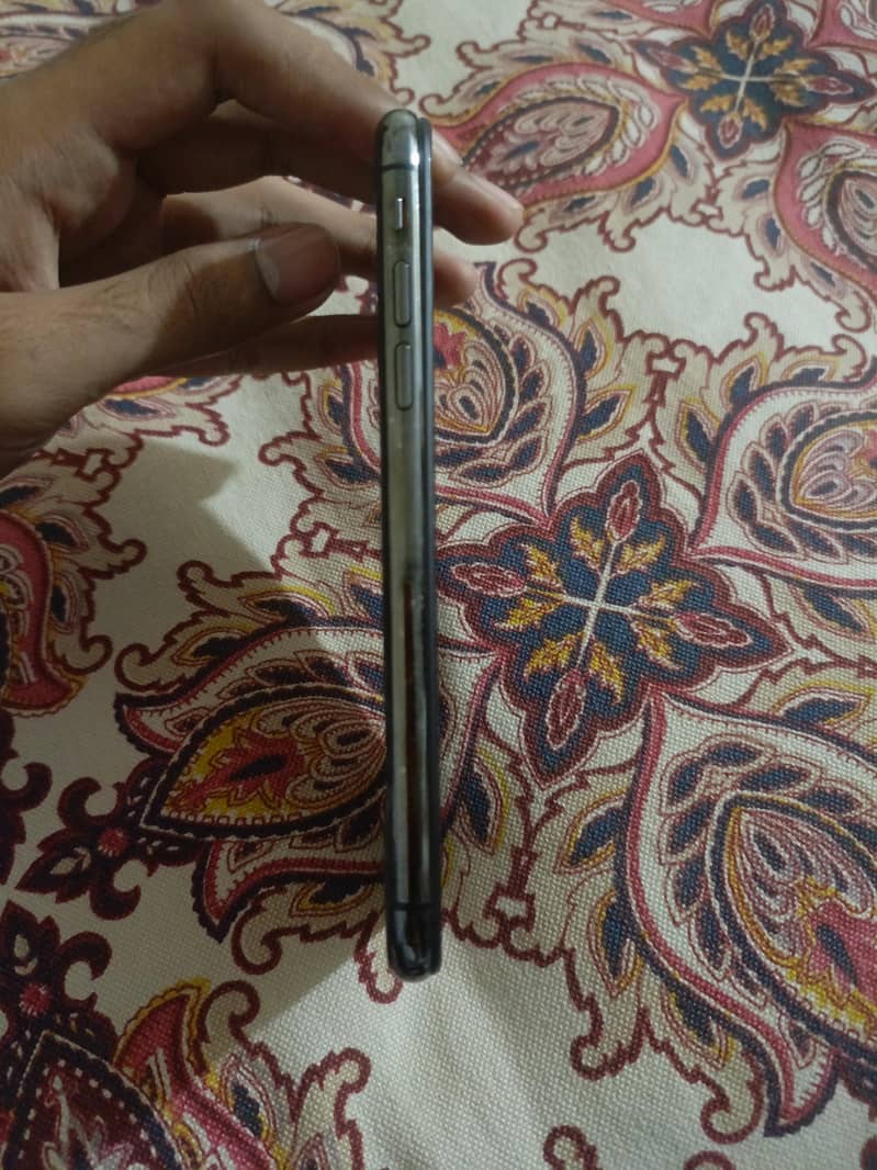 Apple iPhone XS 3