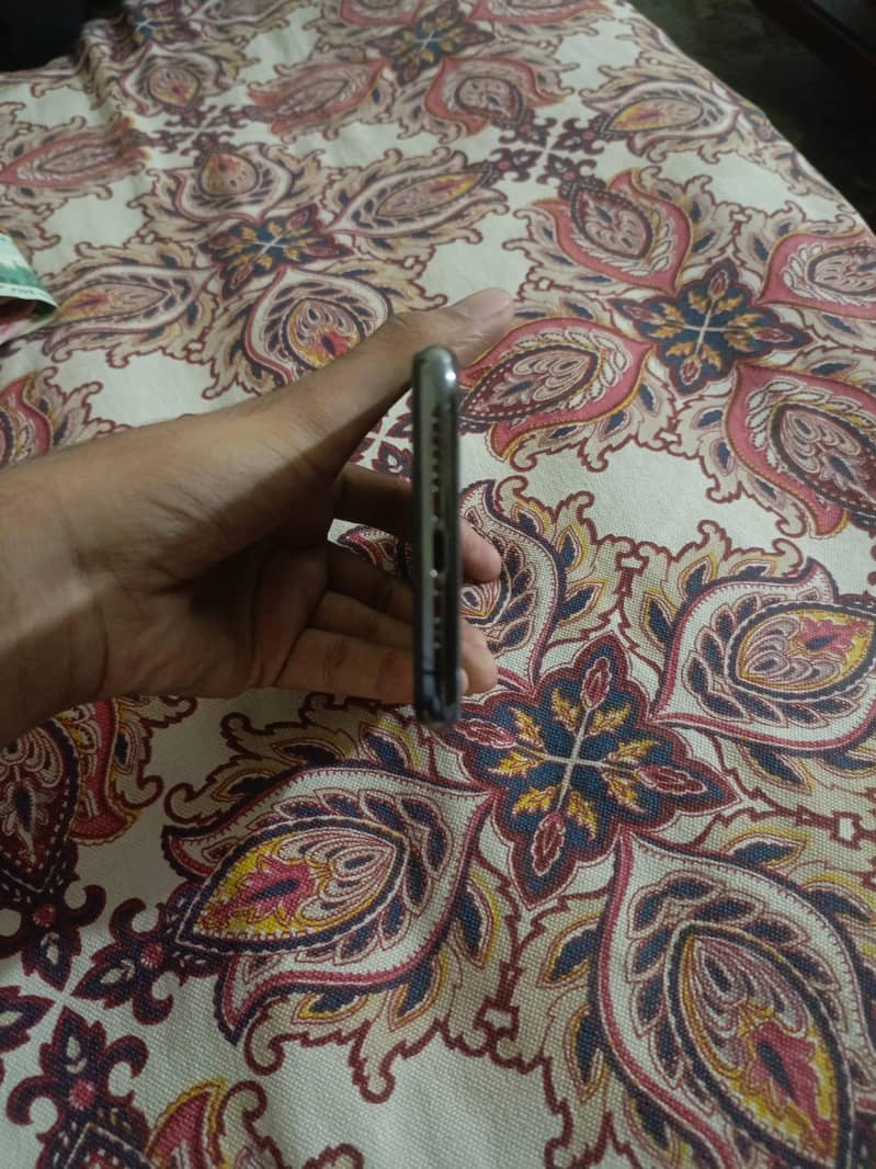 Apple iPhone XS 4