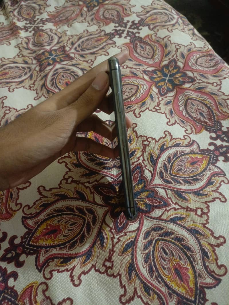 Apple iPhone XS 5