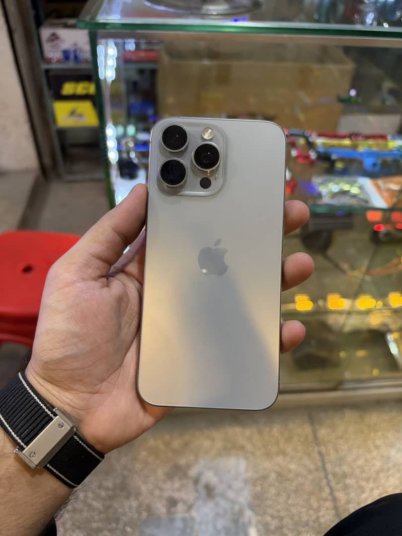 Apple iPhone 15 Pro Max 0