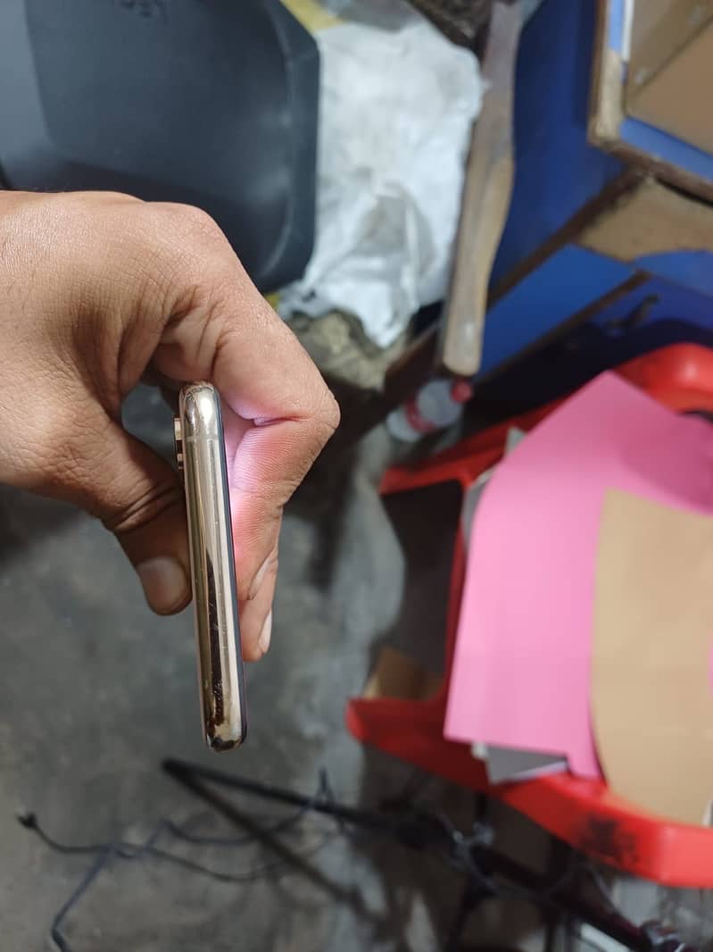 Apple iPhone XS 6