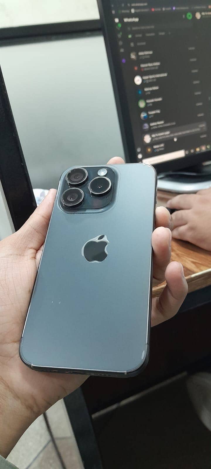 Apple iPhone 15 Pro 2