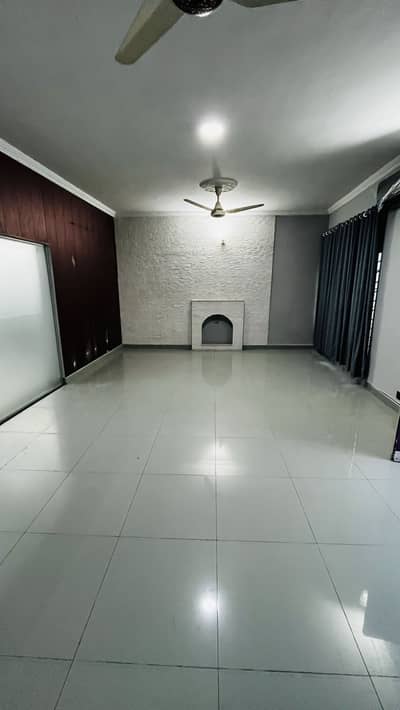 LUXURY 1 KANAL FULL HOUSE FOR RENT