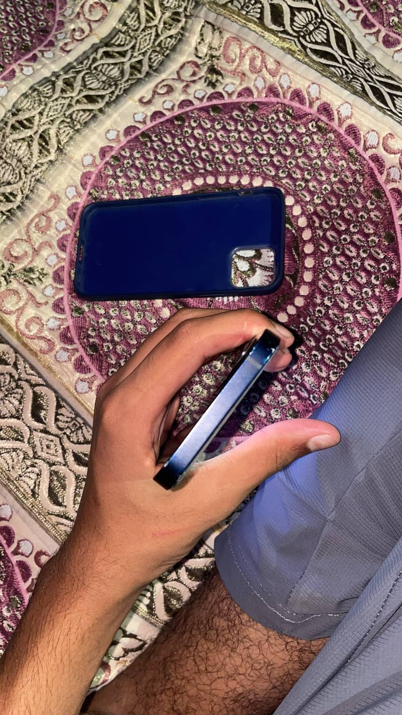 Apple iPhone 12 1