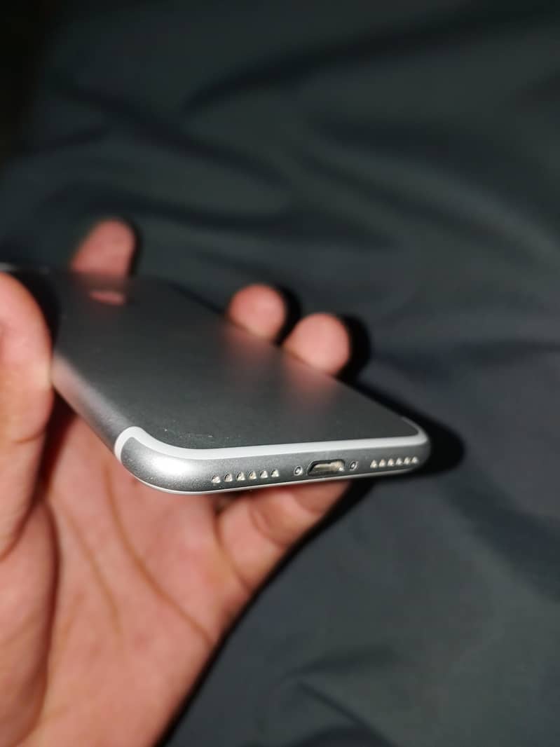 Apple iPhone 7 0