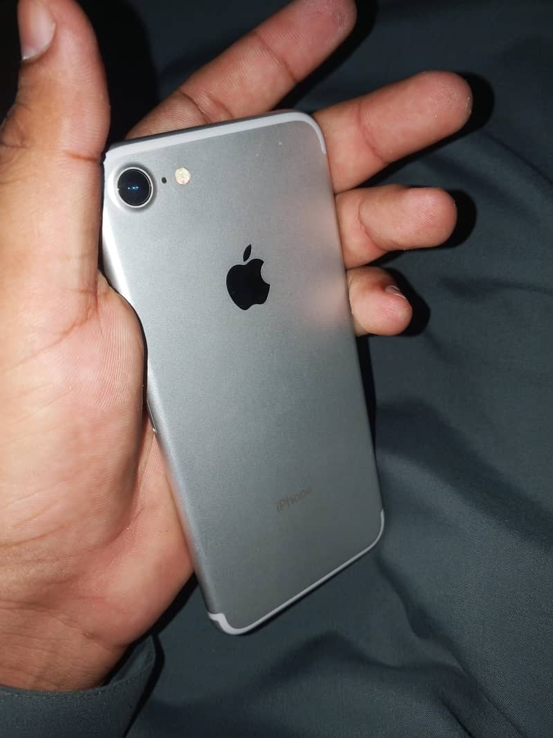 Apple iPhone 7 2