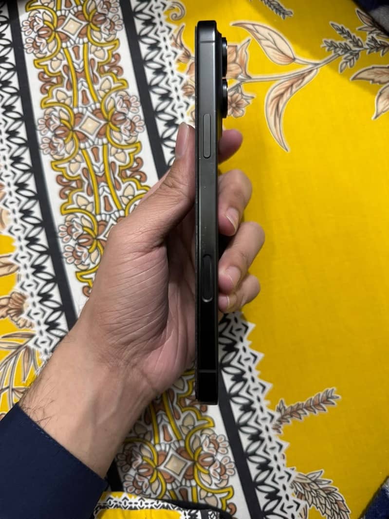 Apple iPhone 16 Pro Max 0