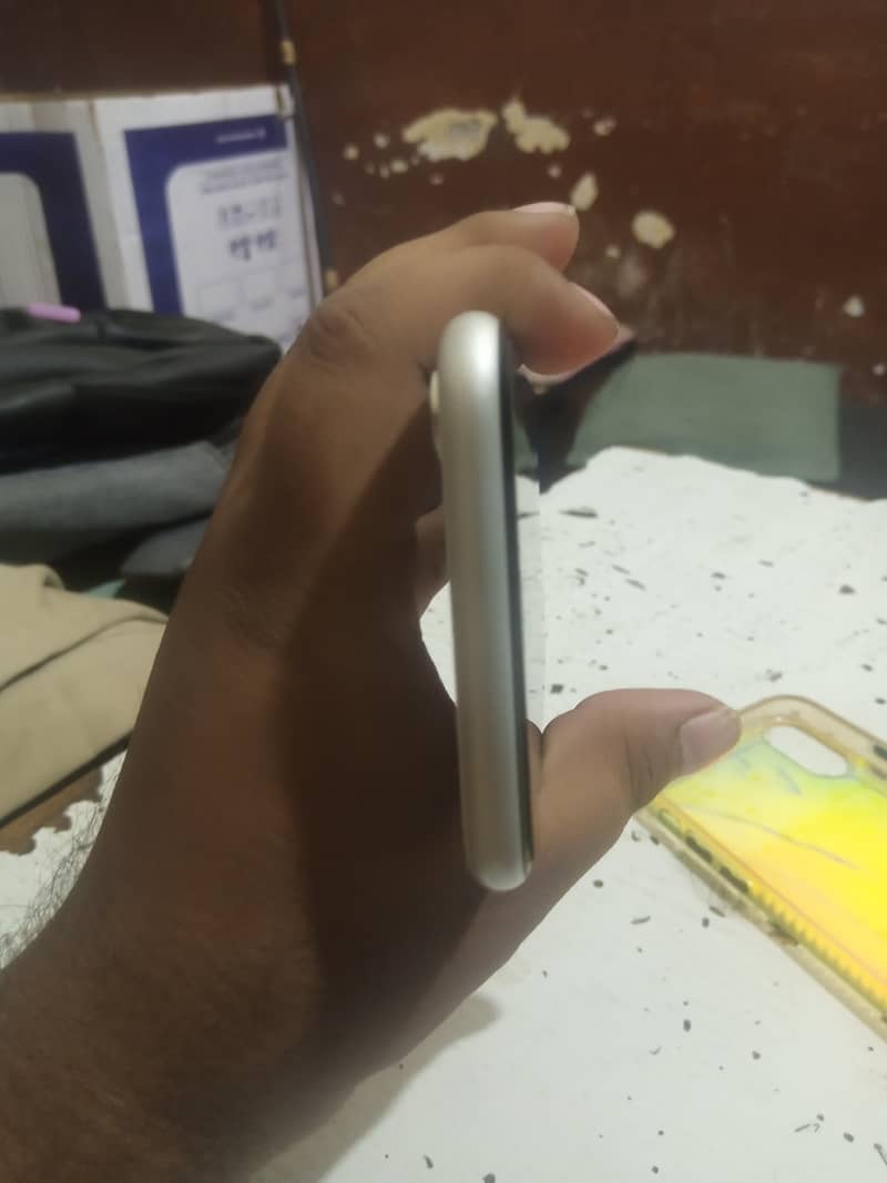 Apple iPhone XR 1