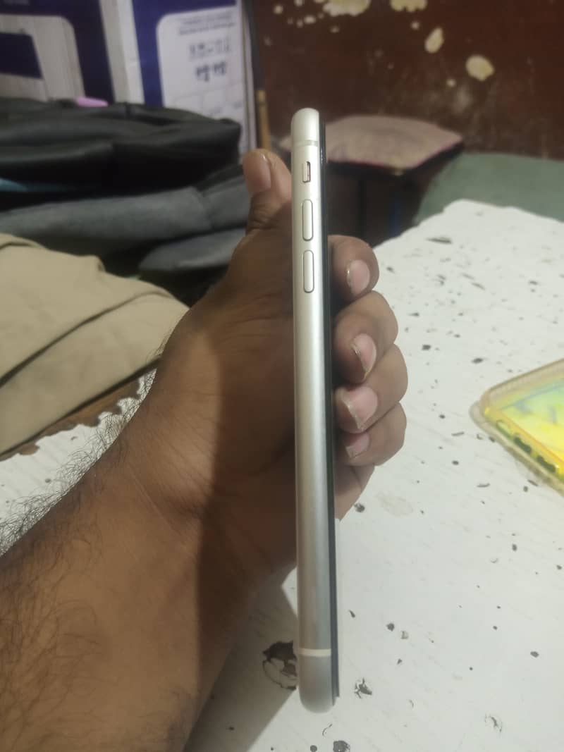 Apple iPhone XR 4