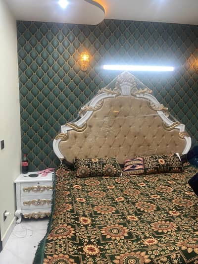 Royal best set with side tables and dressing