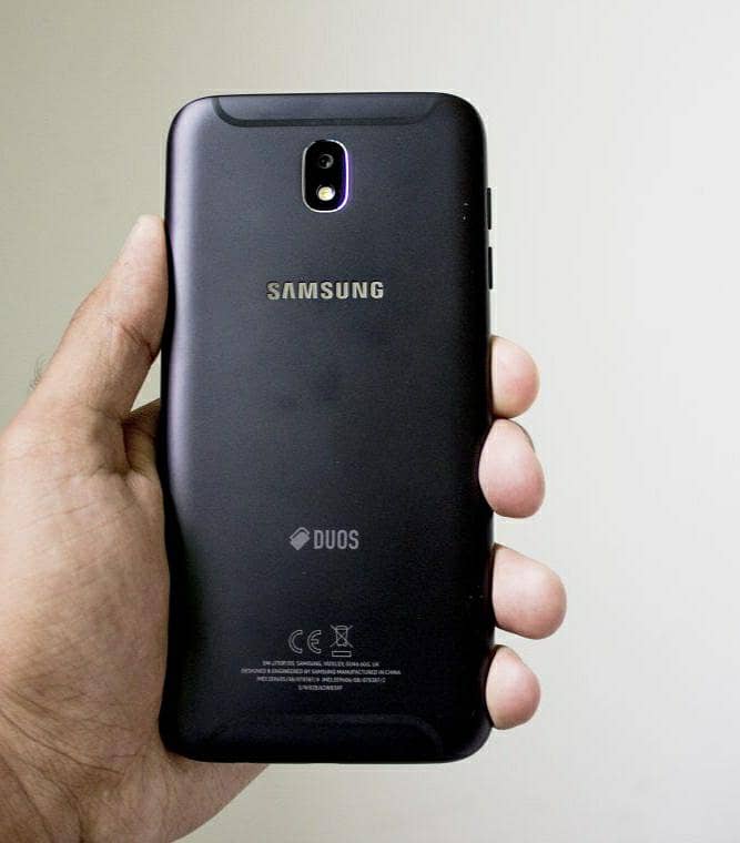 Samsung Mobile J7 Pro 1