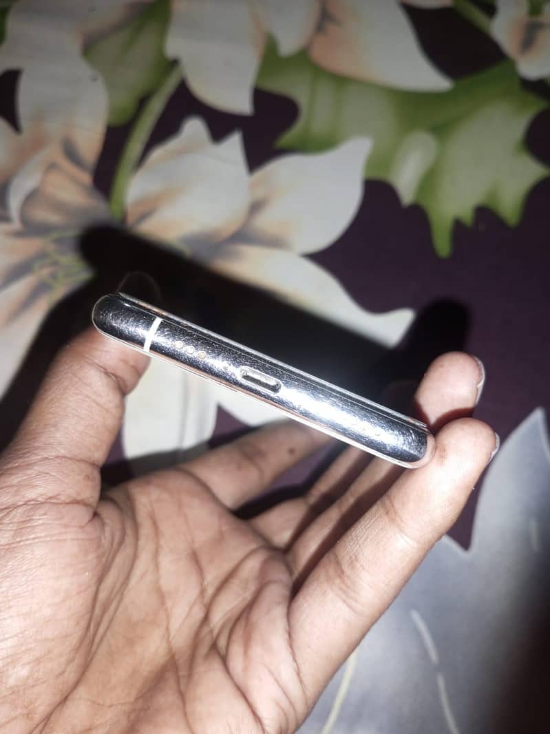 Apple iPhone 11 Pro 5