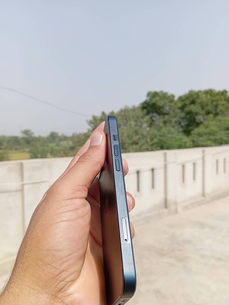 Apple iPhone 13 4