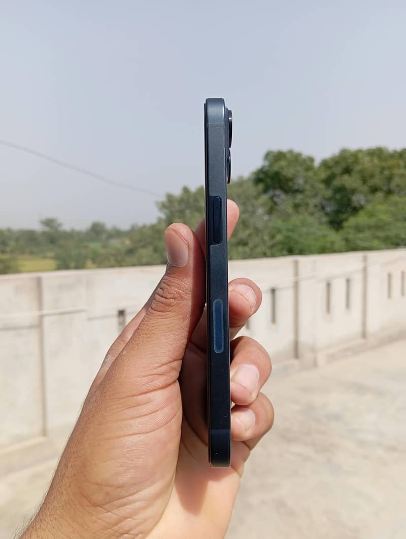 Apple iPhone 13 5