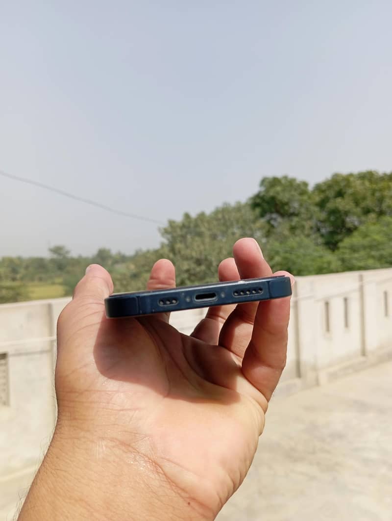 Apple iPhone 13 6