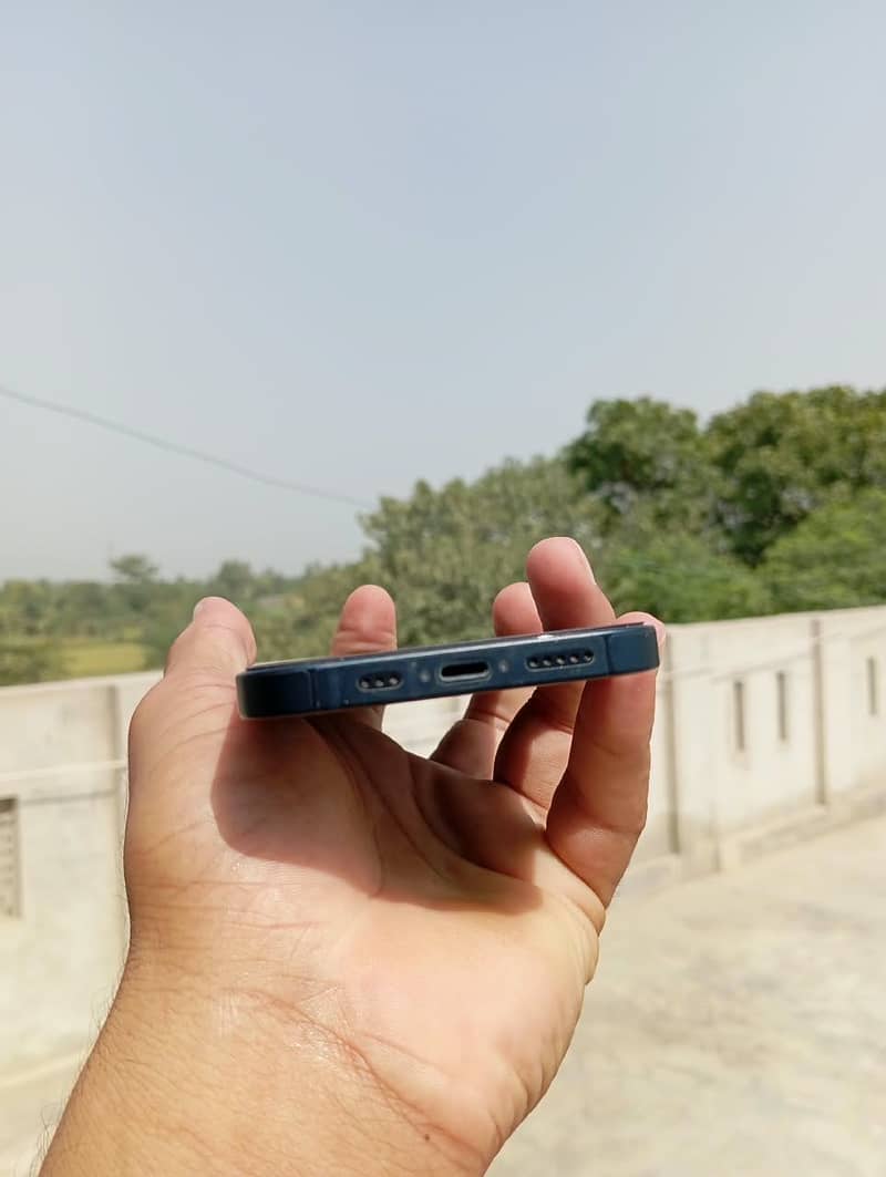 Apple iPhone 13 7