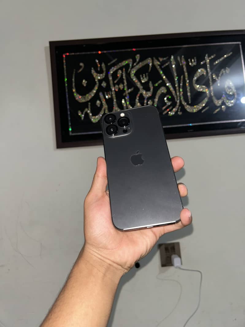 Apple iPhone 13 Pro Max 4