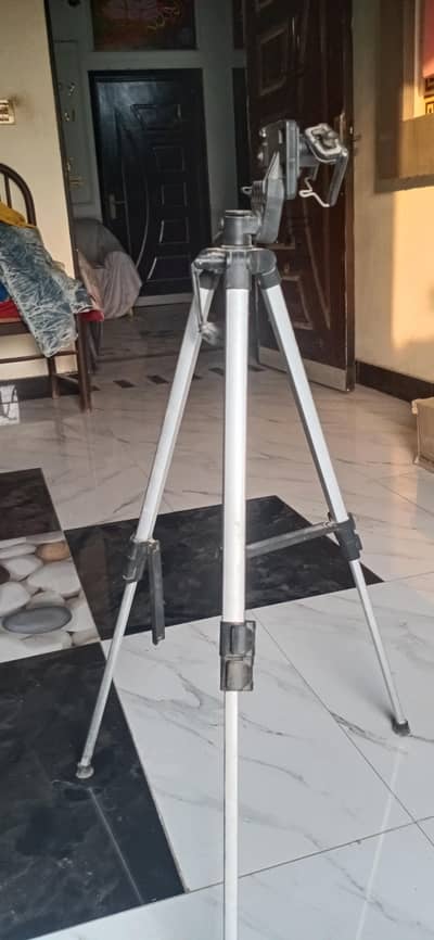 tripod stand