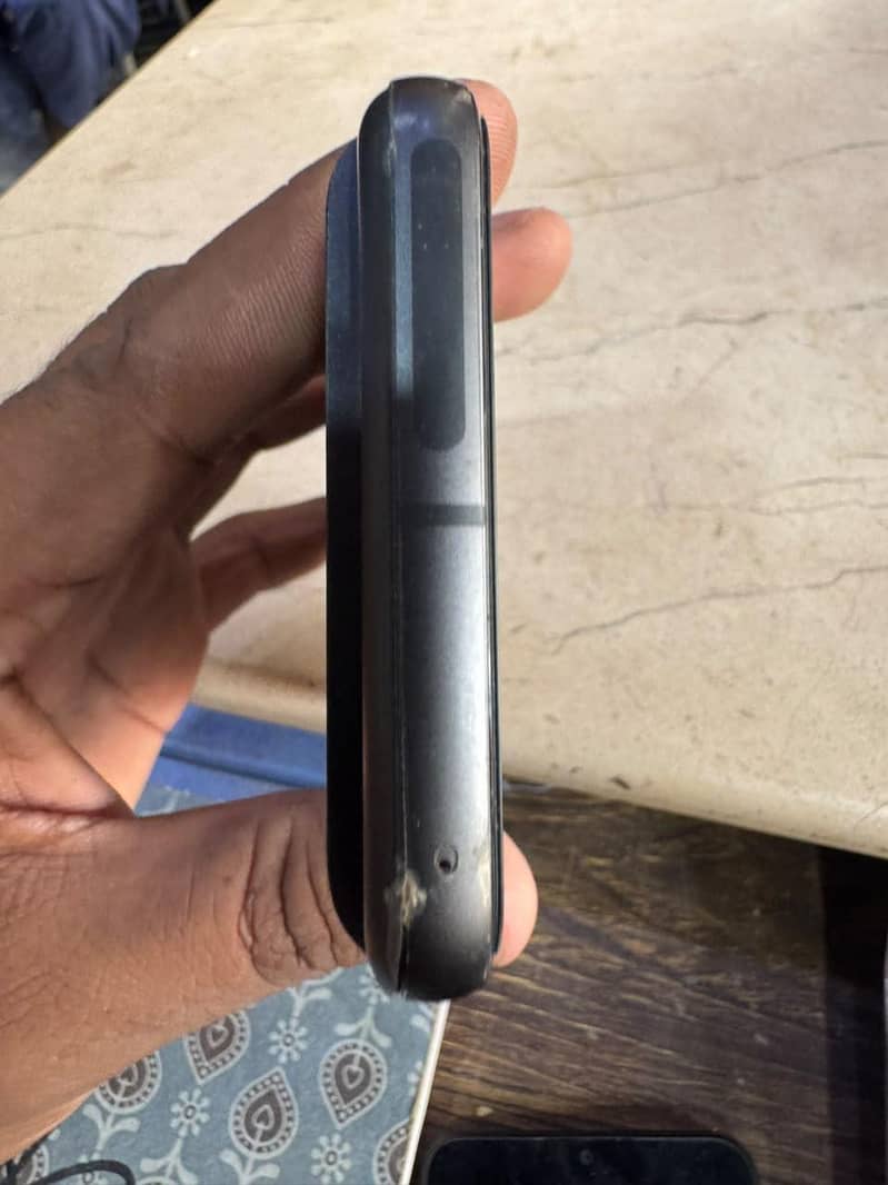 Google Pixel 8 4