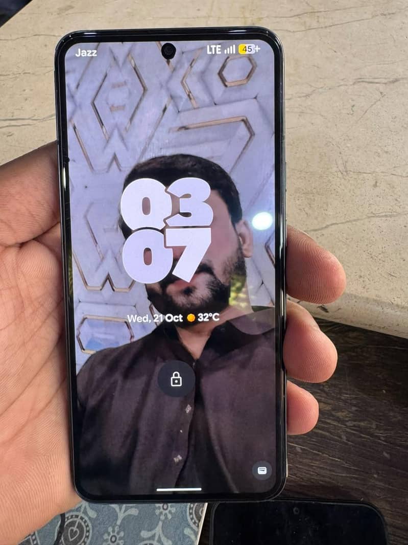 Google Pixel 8 5
