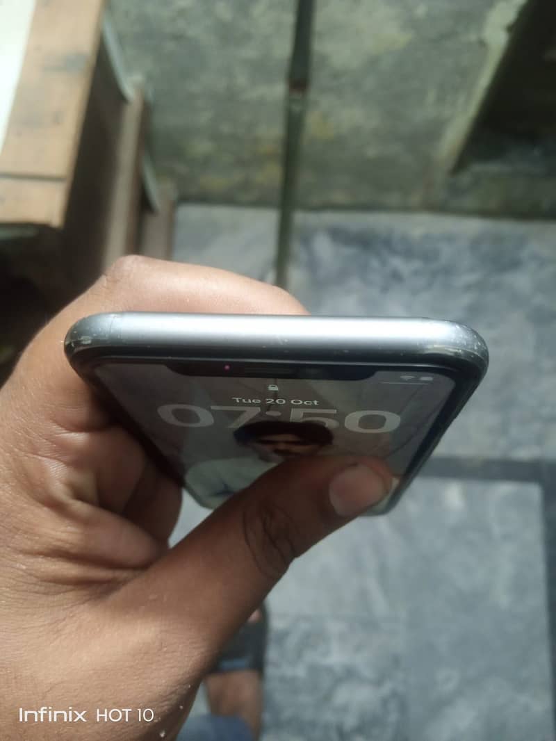 Apple iPhone 11 3