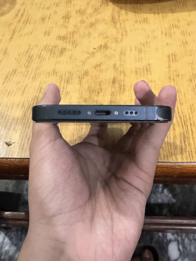 Apple iPhone 13 4