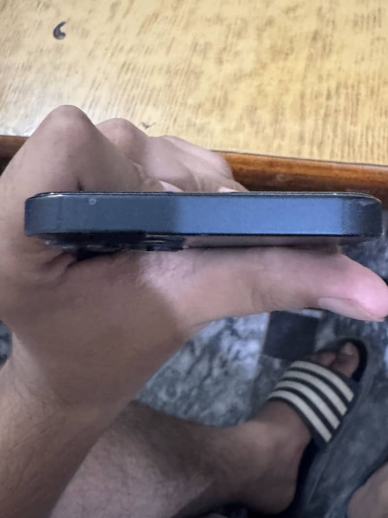 Apple iPhone 13 7