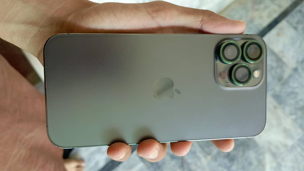 Apple iPhone 13 Pro Max 4