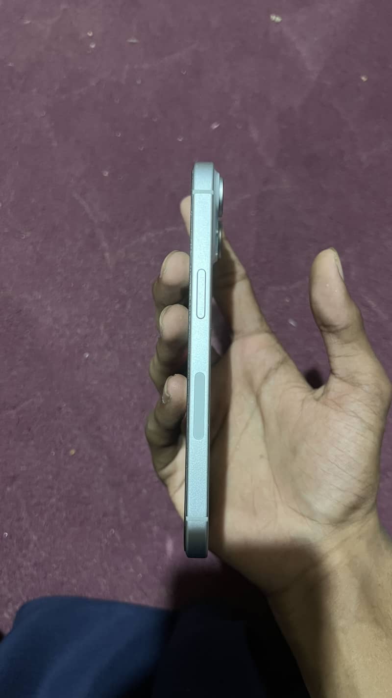 Apple iPhone 15 plus 4