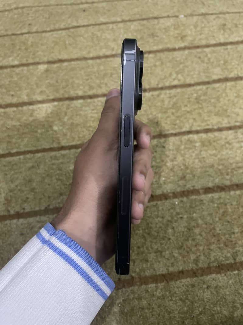 Apple iPhone 15 Pro 2