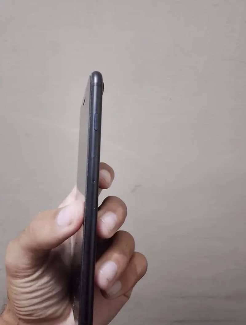 Apple iPhone 7 Plus 5