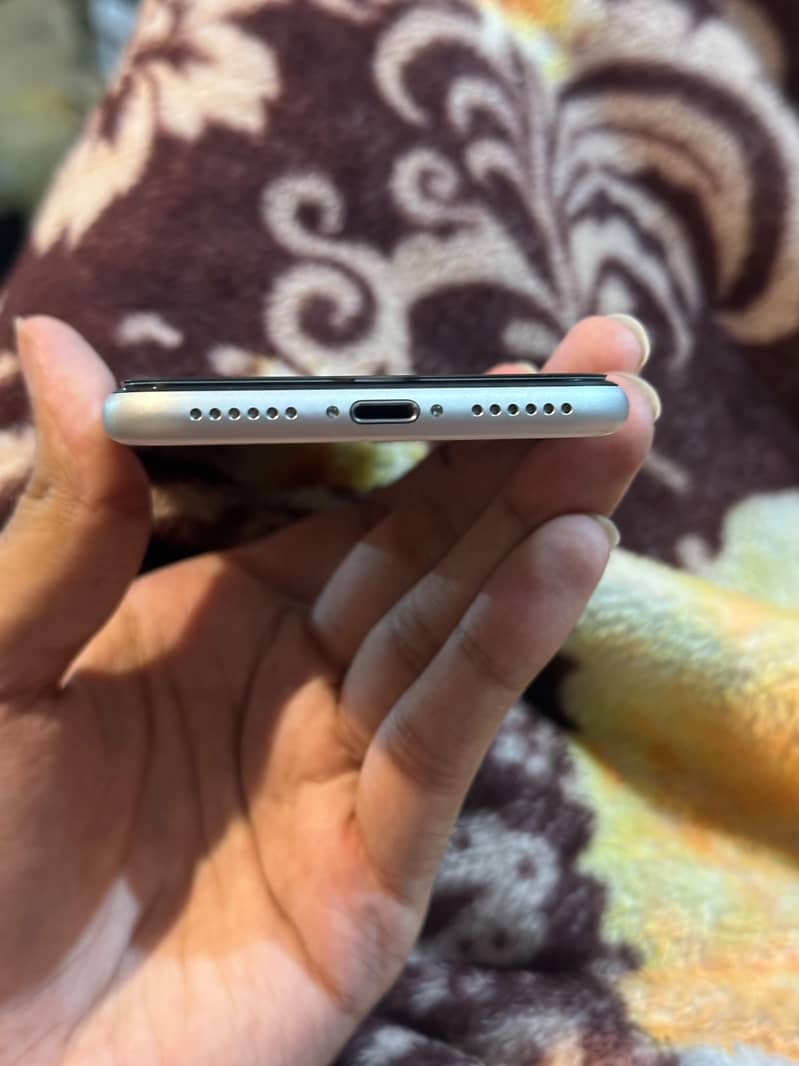iPhone SE 2 3