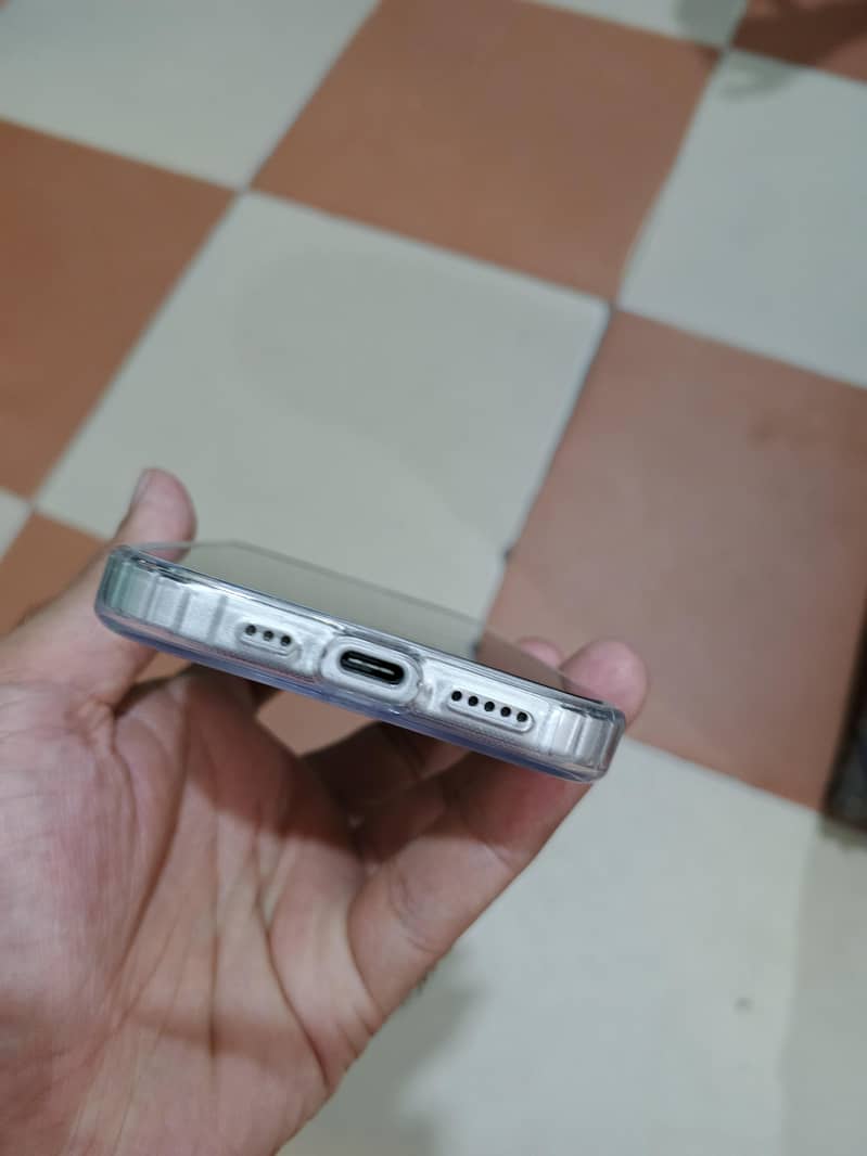 Apple iPhone 16 2